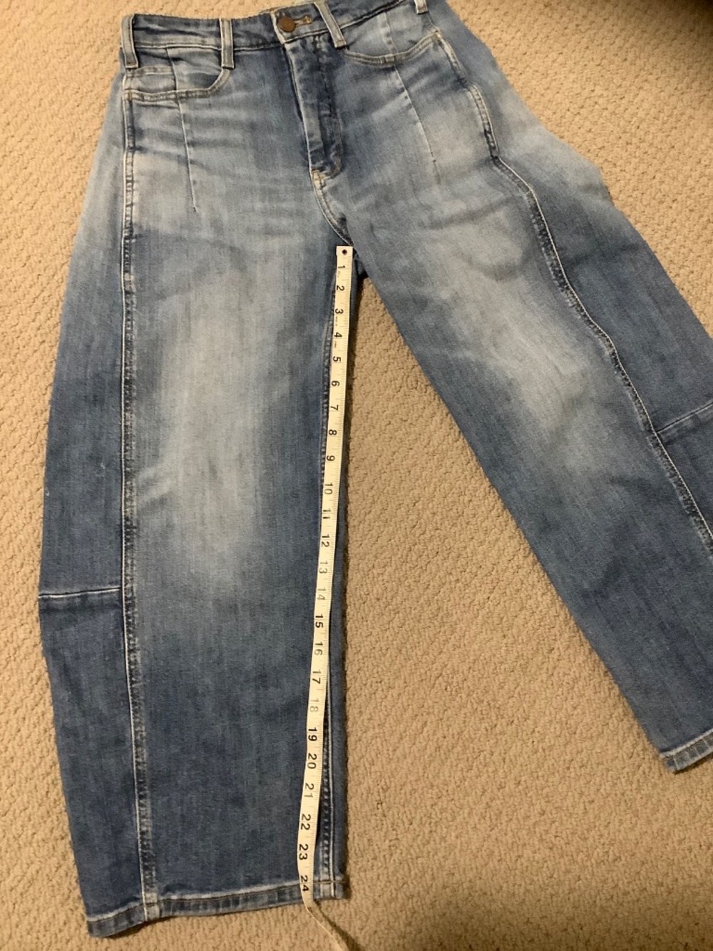 Pilcro Kenna Mid Rise Barrel Jeans in Medium Blue Wash - 23 - Picture 10 of 11